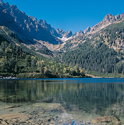 Die Slowakei ist ein Hochgebirgsland, das bekannteste Gebirge ist die Hohe Tatra (Bild bei Poprad).